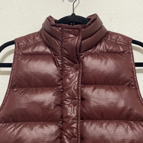 J.Crew Shiny Burgundy Down Filled Quilted Puffer Vest Size XS - Picture 3 of 9